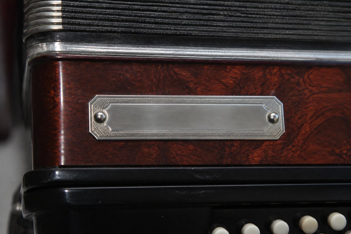 Bellows and leather care at home: original editorial photograph for the Italian accordion reference